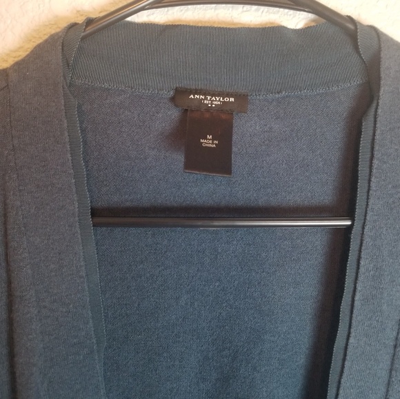 ❄Ann Taylor Cardigan size M - Picture 3 of 6